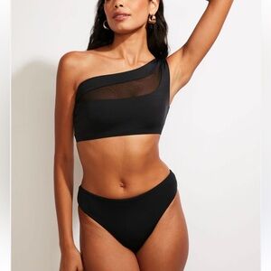 Nomads swimwear The Bay top II